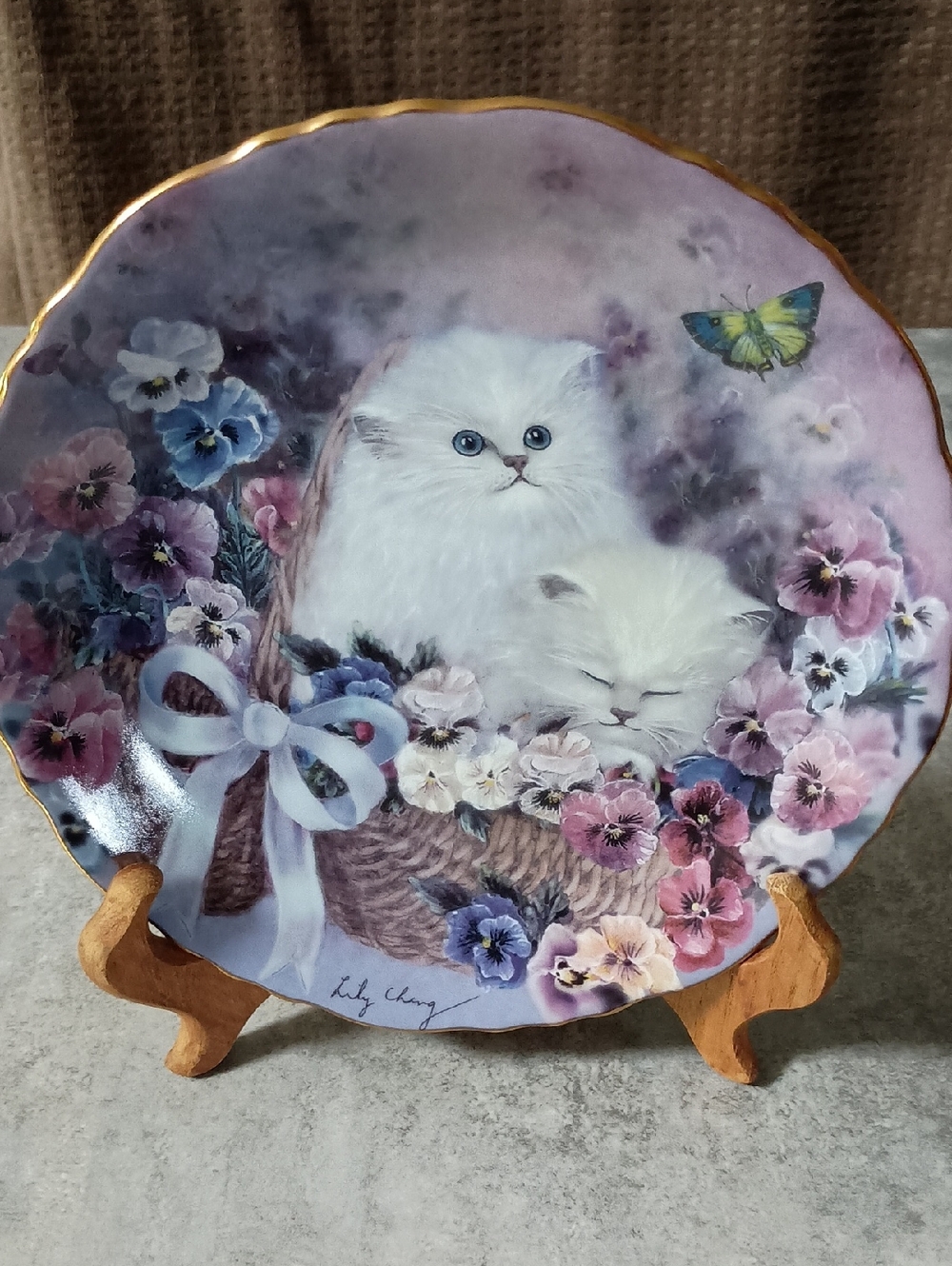 The Bradford Exchange Collector's Plates Garden's Gifts - " Eyes Of Innocence"